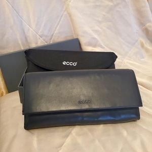 SOLD:NWT ECCO sculptured continental wallet. genuine leather